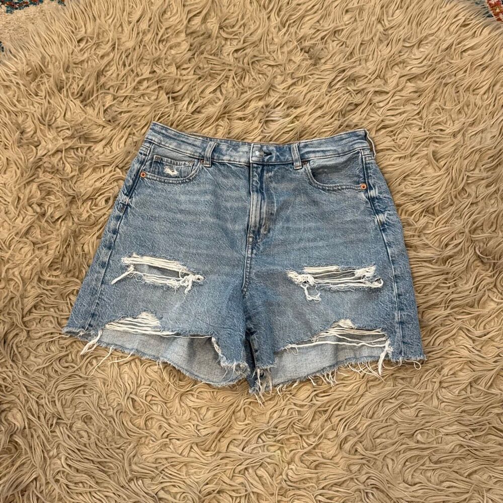 American Eagle Baggy Mom Shorts Size 10 Distressed High Rise Denim